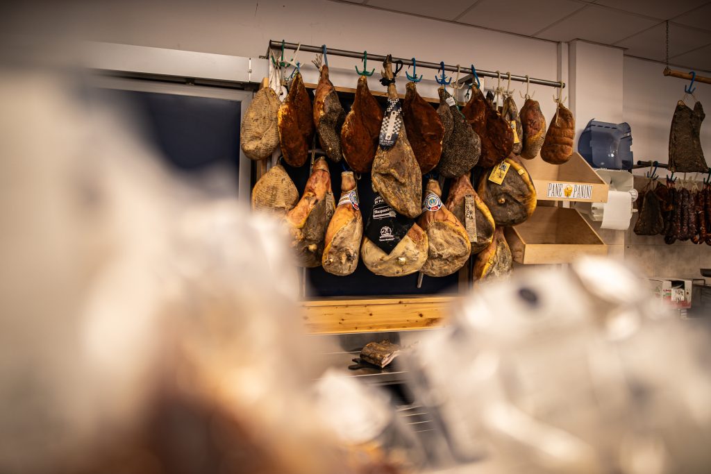 Gastronomia tipica con prodotti locali a Fondi